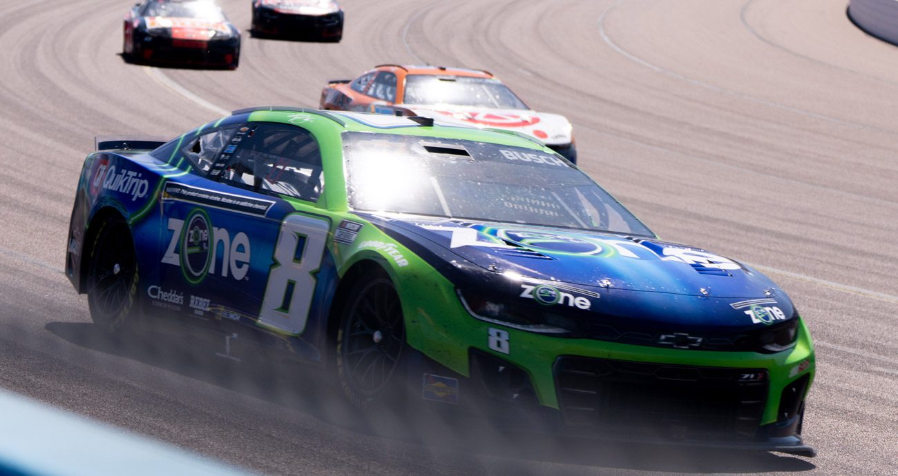 Kyle Busch races at Phoenix.