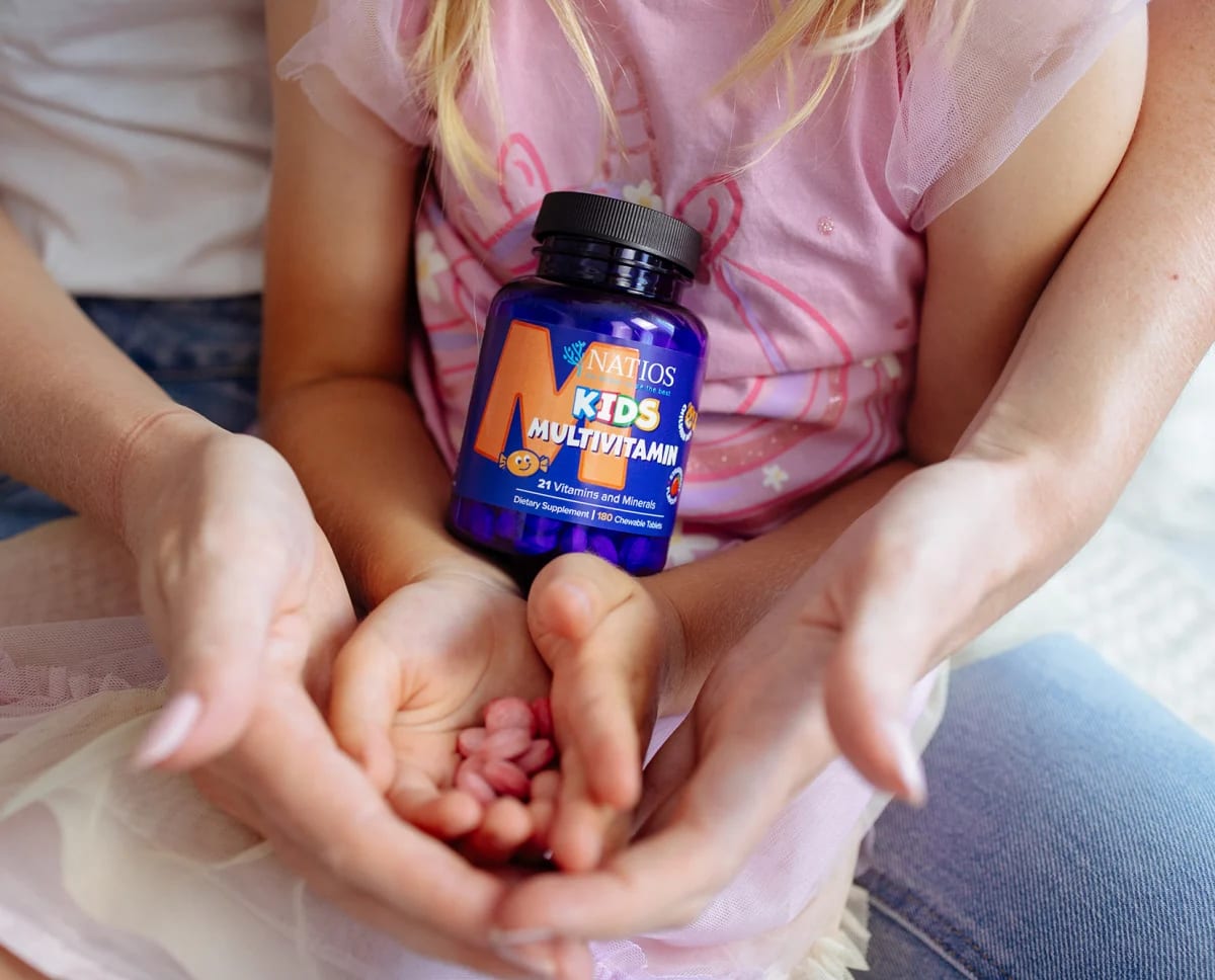 NATIOS_Kids_Multivitamin,_21_vitamínů_a_minerálů,_180_jahodových_cucacích_tabletek