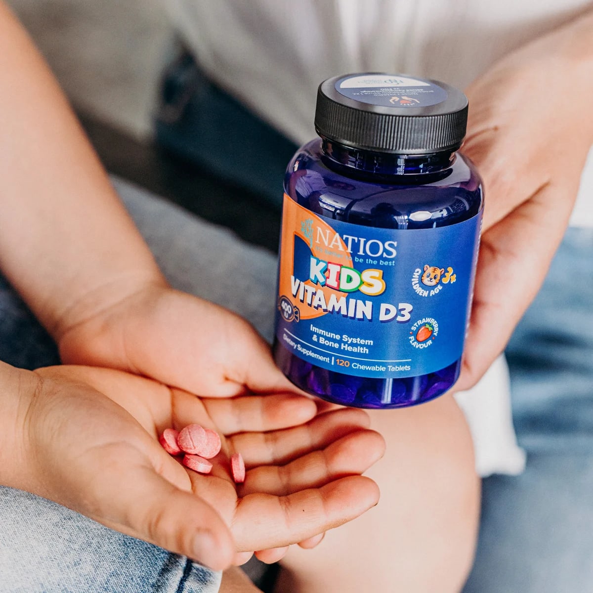 NATIOS_Kids_Vitamin_D3,_400_IU,_120_jahodových_cucacích_tabletek