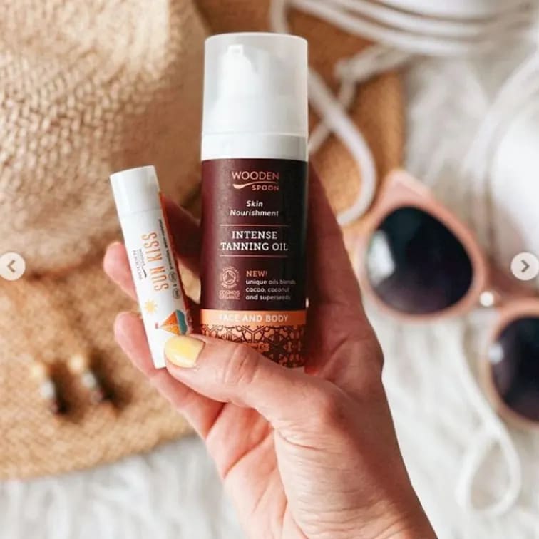 Wooden_Spoon_Balzám_na_rty_Opalovací,_sluneční_ochranný_faktor_SPF45,_4,3_ml