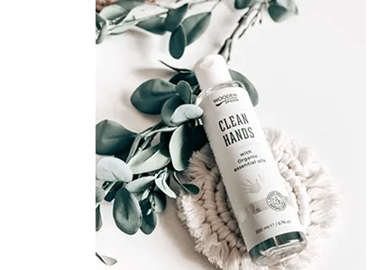 Wooden_Spoon_Čistící_dezinfekční_antibakteriální_roztok_s_esenciálním_olejem,_200_ml