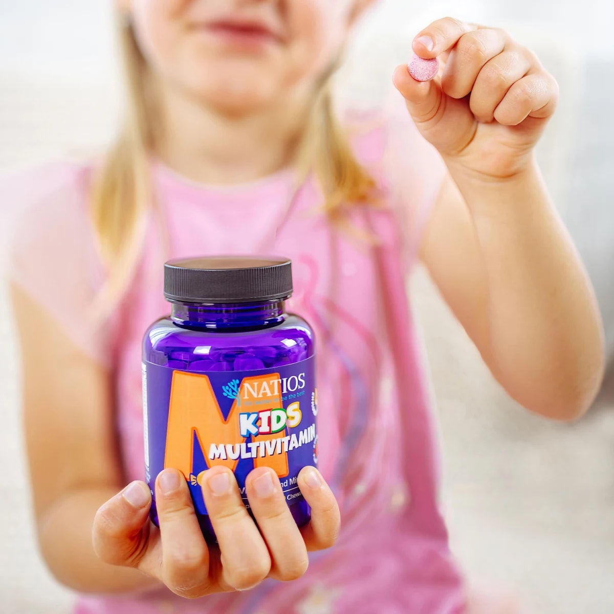 NATIOS_Kids_Multivitamin,_21_vitamínů_a_minerálů,_180_jahodových_cucacích_tabletek