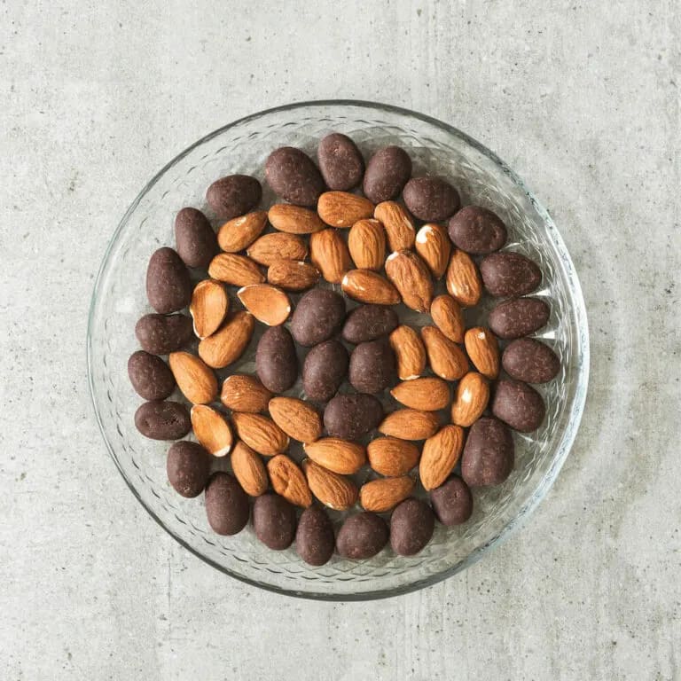 COCOA_BIO_Mandle_v_raw_hořké_čokoládě,_70_g