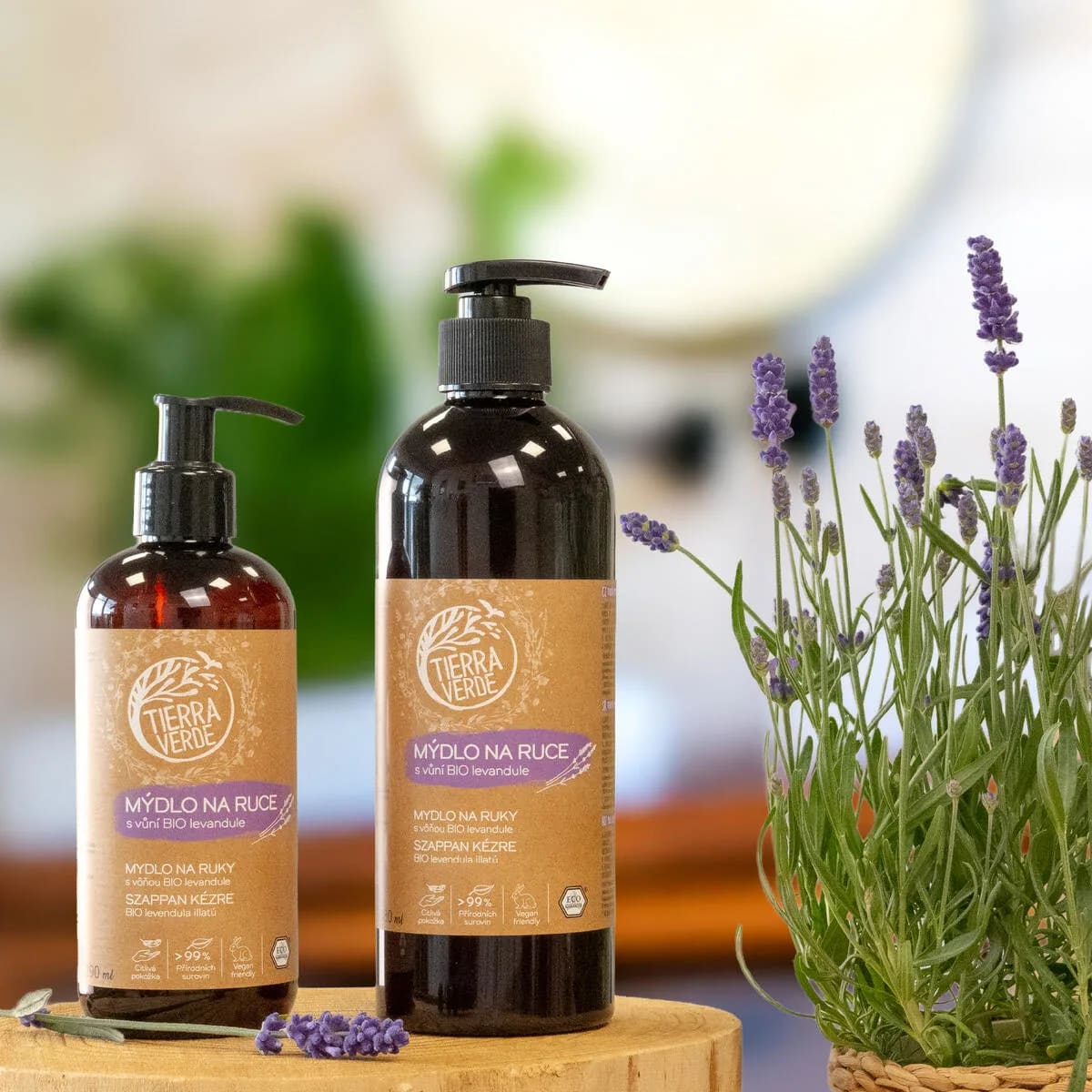 Tierra_Verde_Tekuté_mýdlo_na_ruce_s_vůní_BIO_levandule,_290_ml