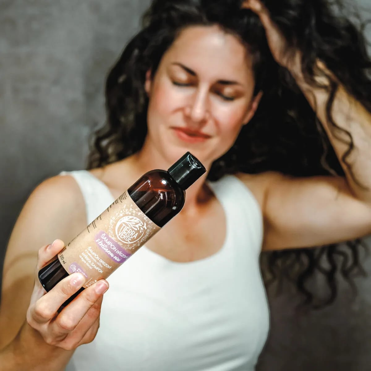 Tierra_Verde_Březový_šampon_pro_výživu_a_péči_s_květinovou_vůní,_300_ml