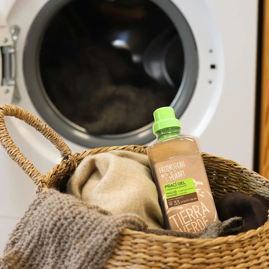 Tierra_Verde_Prací_gel_z_mýdlových_ořechů_na_vlnu_a_funkční_textil_z_merino_vlny,_1_l