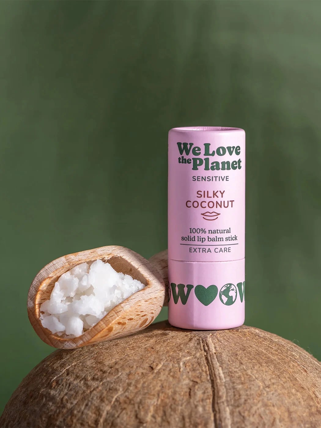 We_Love_The_Planet_Přírodní_balzám_na_citlivé_rty,_Silky_Coconut,_4,9_g