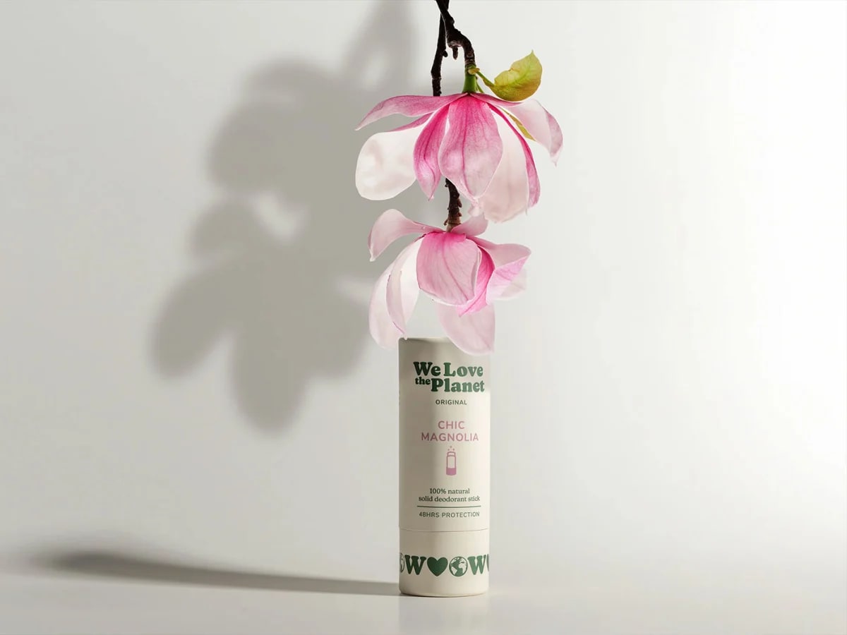 We_Love_The_Planet_Přírodní_tuhý_deodorant,_Chic_Magnolia,_40_g