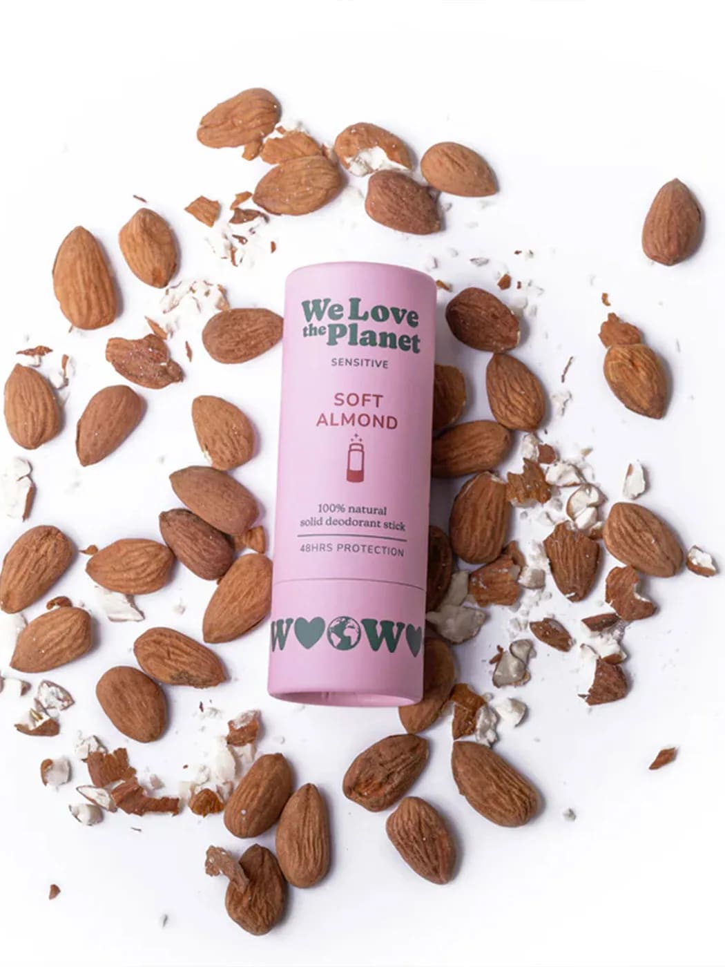 We_Love_The_Planet_Přírodní_tuhý_deodorant_Sensitive,_Soft_Almond,_40_g