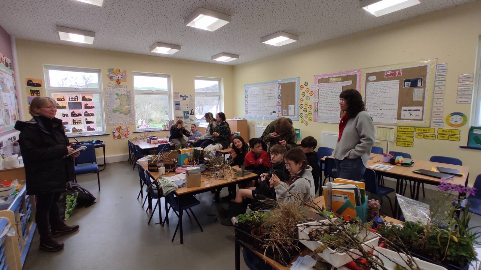 Ecologist Sheena Duller and artist Marian Haf in the classroom, talking plants and wildlife