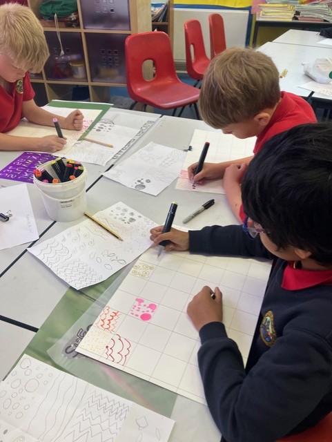 Colouring in pattern grid