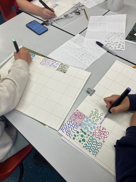 Colouring in pattern grid