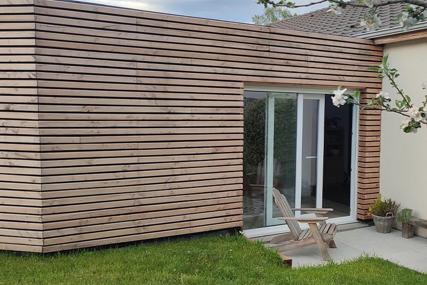 Bardage en bois claire-voie en Douglas