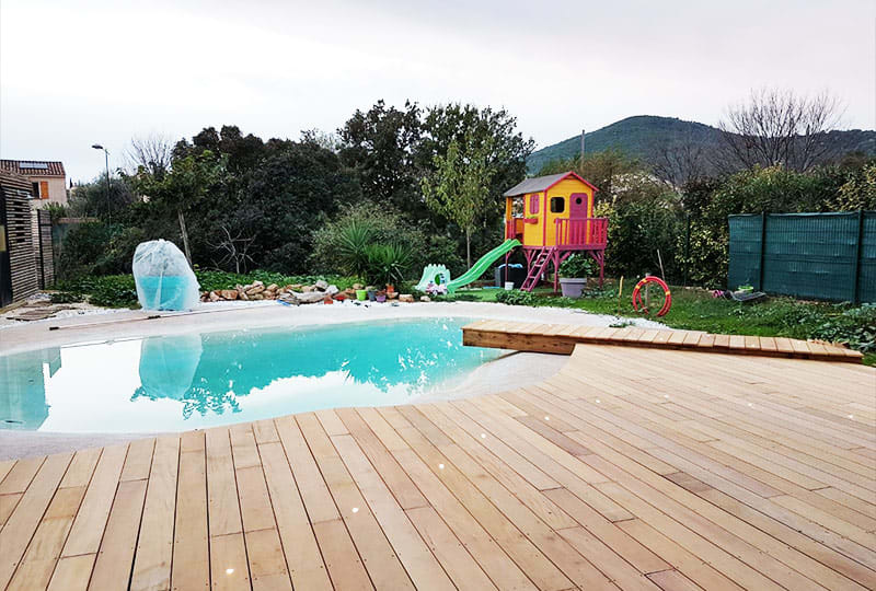 terrasse en bois exotique garapa avec spots incrustés
