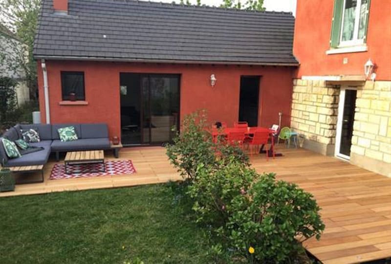 Terrasse en bois exotique garapa et salon de jardin