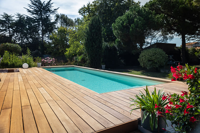plancher bois exotique ipe autour d'une piscine