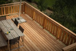 Terrasse en bois sur pilotis