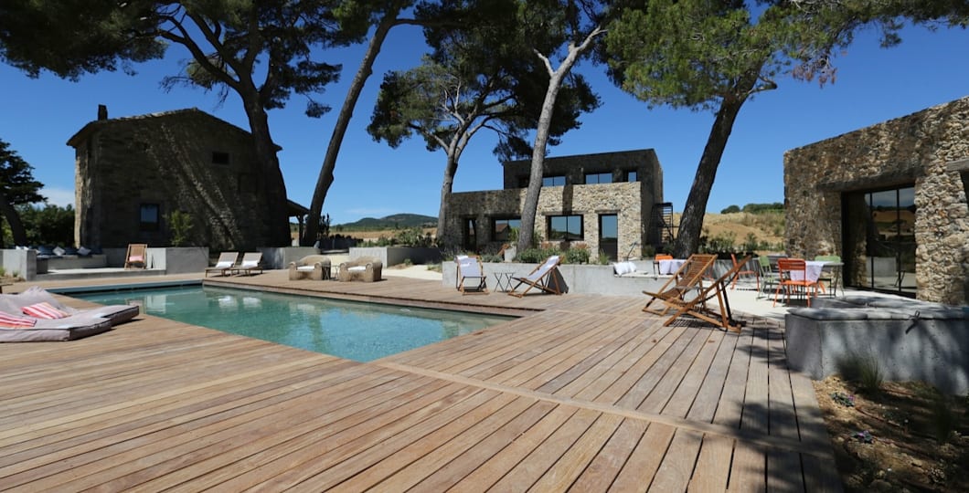 Terrasse et tour de piscine en bois exotique Cumaru