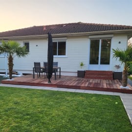 Lame terrasse bois exotique - PADOUK - LISSE - Ep.21 mm / l.120 mm - Grandes longueurs photo en situation