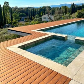 Lame de terrasse MOSO&reg; Bamboo N-Durance&reg; - 1 face Lisse /1 face Stri&eacute;e - Ep. 20 mm / l.155 mm /1,85 m image en situation 2