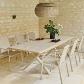 Table de jardin extensible aluminium - Colibri cr&egrave;me en situation