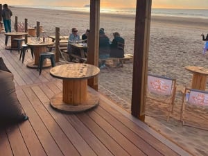 terrasse en bois exotique Cabreuva pour un bar de plage 
