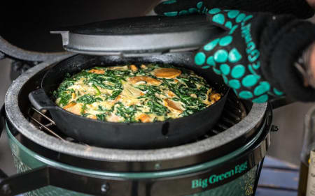 Sauteuse en fonte - Big Green Egg Sauteuse en fonte - Big Green Egg