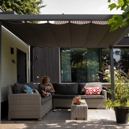 Installation store bateau horizontal Prosail - l.2,97 x L.2,97 m - Nesling - Pergola - Couleur gris Installation store bateau horizontal Prosail - l.2,97 x L.2,97 m - Nesling - Pergola - Couleur gris