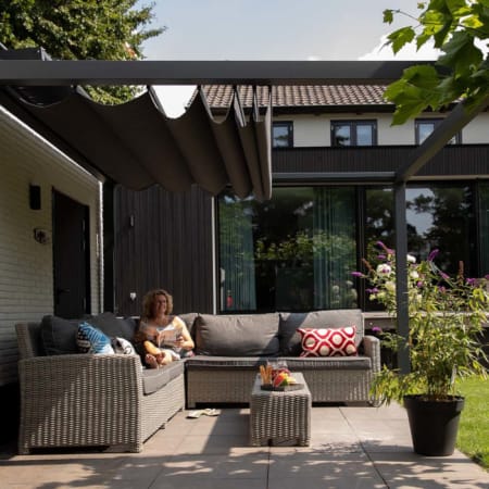 Installation store bateau horizontal Prosail - l.2,97 x L.2,97 m - Nesling - Pergola - Couleur gris Installation store bateau horizontal Prosail - l.2,97 x L.2,97 m - Nesling - Pergola - Couleur gris
