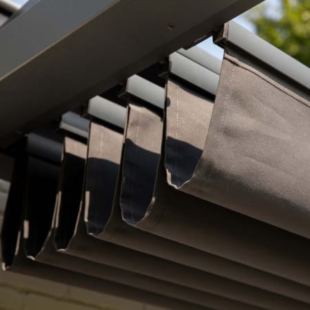 Installation store bateau horizontal Prosail - l.2,97 x L.2,97 m - Nesling - Pergola - Couleur gris Installation store bateau horizontal Prosail - l.2,97 x L.2,97 m - Nesling - Pergola - Couleur gris