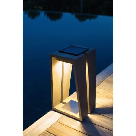 Lanterne Solaire Nomade Teck Finition Duratek® - Skaal - Les Jardins® - dimension M - Bord de piscine Lanterne Solaire Nomade Teck Finition Duratek® - Skaal - Les Jardins® - dimension M - Bord de piscine