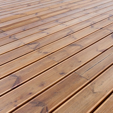 Kit terrasse complet - PIN BRUN - AB STRIÉ - Ep.27 mm x l.145 mm - L.3 m - À partir de 10 m² Kit terrasse complet - PIN BRUN - AB STRIÉ - Ep.27 mm x l.145 mm - L.3 m - À partir de 10 m²