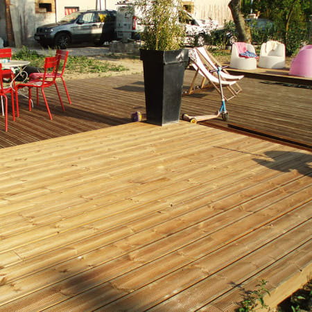 Kit terrasse complet - PIN VERT - AB STRIÉ - Ep.27 mm x l.145 mm - L.3 m - À partir de 10 m² Kit terrasse complet - PIN VERT - AB STRIÉ - Ep.27 mm x l.145 mm - L.3 m - À partir de 10 m²