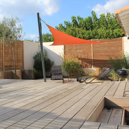 Kit terrasse - CUMARU - 5 à 60 m² (comprenant lames L.1,25m / Ep.21mm / l.145mm, lambourdes et visserie) Kit terrasse - CUMARU - 5 à 60 m² (comprenant lames L.1,25m / Ep.21mm / l.145mm, lambourdes et visserie)
