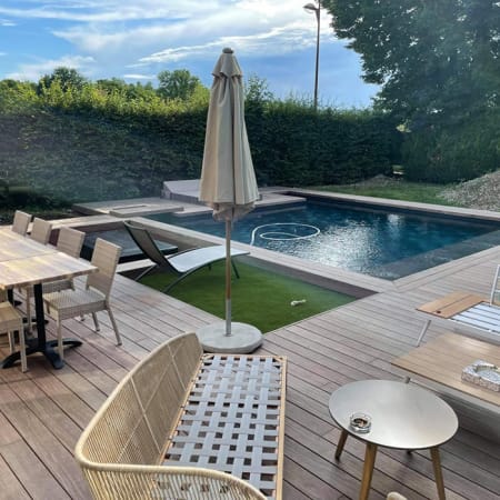 Kit terrasse - CUMARU - 5 à 60 m² (comprenant lames L.1,25m / Ep.21mm / l.145mm, lambourdes et visserie) Kit terrasse - CUMARU - 5 à 60 m² (comprenant lames L.1,25m / Ep.21mm / l.145mm, lambourdes et visserie)
