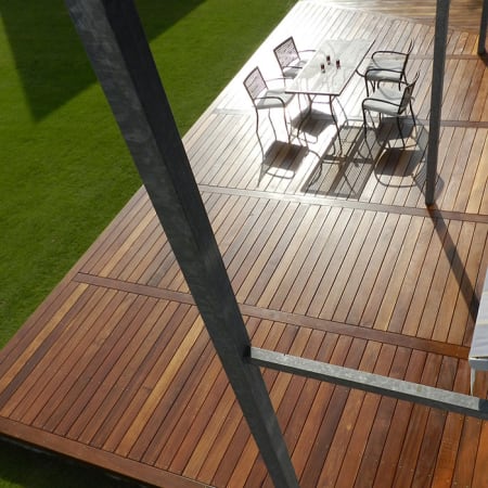 Kit terrasse - CUMARU - 5 à 60 m² (comprenant lames L.1,25m / Ep.21mm / l.145mm, lambourdes et visserie) Kit terrasse - CUMARU - 5 à 60 m² (comprenant lames L.1,25m / Ep.21mm / l.145mm, lambourdes et visserie)