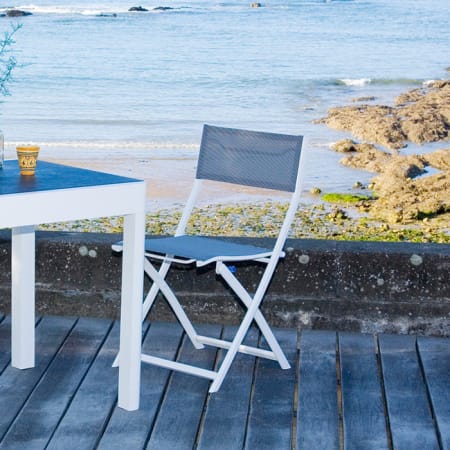 Chaise de jardin pliante Aluminium - Vegetal - L.53 x l.47 x H.85 cm - Blanc/gris Chaise de jardin pliante Aluminium - Vegetal - L.53 x l.47 x H.85 cm - Blanc/gris