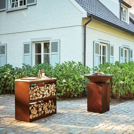 Range-bûches - Wood Storage Corten Dressoir - OFYR mise en situation Range-bûches - Wood Storage Corten Dressoir - OFYR mise en situation
