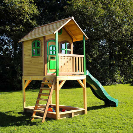 Cabane en bois avec bac à sable et toboggan pour enfant - Sarah Cabane en bois avec bac à sable et toboggan pour enfant - Sarah