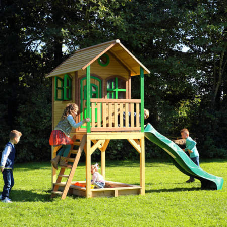 Cabane en bois avec bac à sable et toboggan pour enfant - Sarah Cabane en bois avec bac à sable et toboggan pour enfant - Sarah