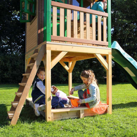 Cabane en bois avec bac à sable et toboggan pour enfant - Sarah Cabane en bois avec bac à sable et toboggan pour enfant - Sarah