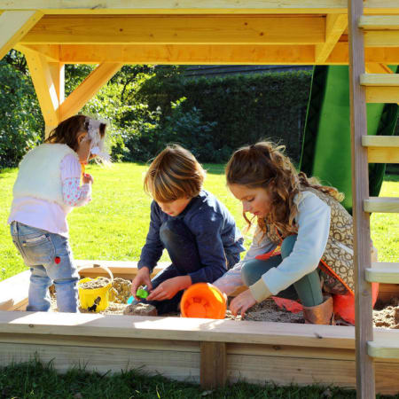 Cabane en bois avec bac à sable et toboggan pour enfant - Sarah Cabane en bois avec bac à sable et toboggan pour enfant - Sarah