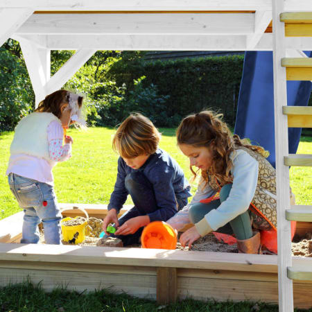 Cabane en bois avec bac à sable et toboggan pour enfant - Sarah Cabane en bois avec bac à sable et toboggan pour enfant - Sarah