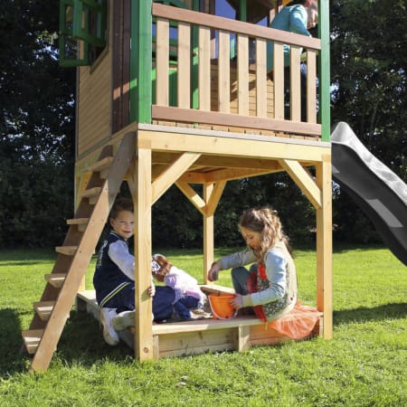 Cabane en bois avec bac à sable et toboggan pour enfant - Sarah Cabane en bois avec bac à sable et toboggan pour enfant - Sarah