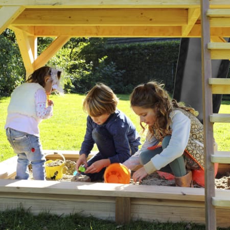 Cabane en bois avec bac à sable et toboggan pour enfant - Sarah Cabane en bois avec bac à sable et toboggan pour enfant - Sarah