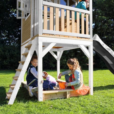 Cabane en bois avec bac à sable et toboggan pour enfant - Sarah Cabane en bois avec bac à sable et toboggan pour enfant - Sarah