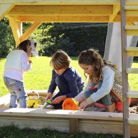 Cabane en bois avec bac à sable et toboggan pour enfant - Sarah Cabane en bois avec bac à sable et toboggan pour enfant - Sarah