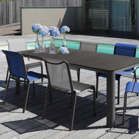 Chaise de jardin empilable aluminium et toile - Cauro - Vue d'ensemble bleu et graphite / perle