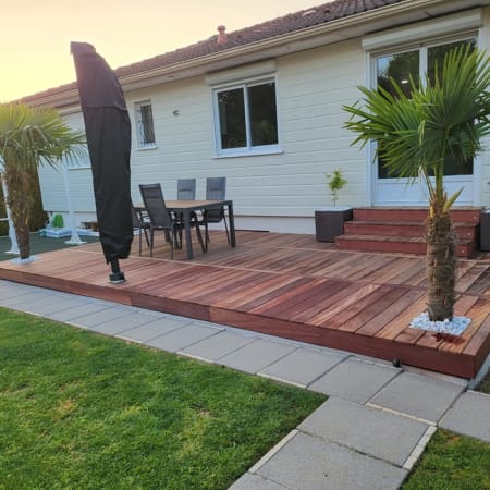 Kit terrasse complet - PADOUK - Ep.21 mm x l.145 mm - L.0,90 m - À partir de 10 m² Kit terrasse complet - PADOUK - Ep.21 mm x l.145 mm - L.0,90 m - À partir de 10 m²