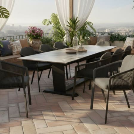 Table de jardin extensible aluminium - Amber - L.180/230/280 x l.100 cm - 8/12 personnes en situation